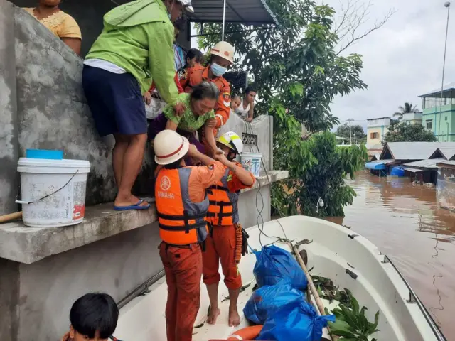 မြဝတီမှာ ရပ်ကွက်အချို့ရေမြုပ်