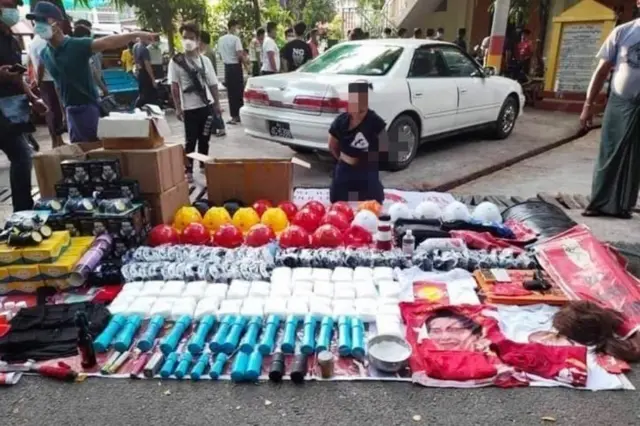 မန္တလေး မြတောင်တိုက် ညနေပိုင်းက ပိတ်ဆို့ရှာဖွေခံရ၊ လူနဲ့ လက်နက်တွေ မိတယ်လို့ စစ်ကောင်စီ ထုတ်ပြန်