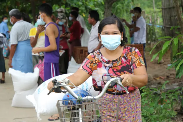 ဒဂုံဆိပ်ကမ်းမှာ ဒေသခံ ၂၅၀၀ ကို နေ့စဉ်ဆန်ဝေနေပြီ