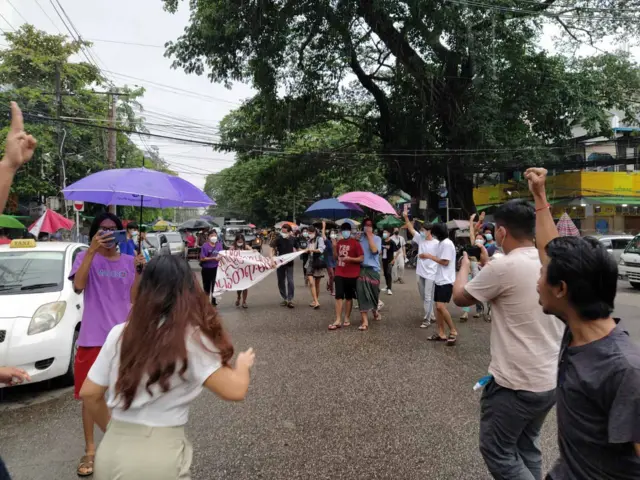 ရန်ကုန် တကသ သပိတ် စစ်ကြောင်း ဖြိုခွင်းခံရ၊ အနည်းဆုံး နှစ်ဦးဖမ်းဆီးခံရ