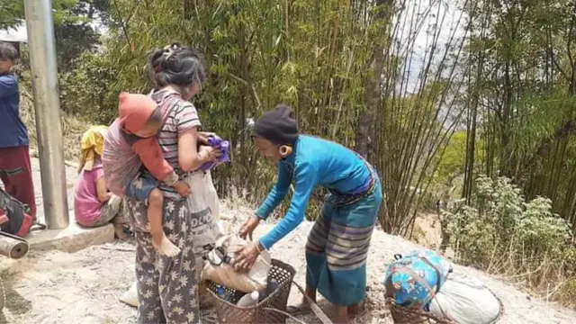 ရှမ်း၊ ချင်းနဲ့ ကချင်ပြည်နယ်တွေအပါအဝင် လူနည်းစုတိုင်းရင်းသားဒေသတွေမှာ စစ်ကောင်စီတပ်တွေကို လက်နက်ကိုင်တော်လှန်မှုကြောင့် လူပေါင်း ၂ သိန်းကျော် အိုးအိမ်စွန့်ခွါနေရ