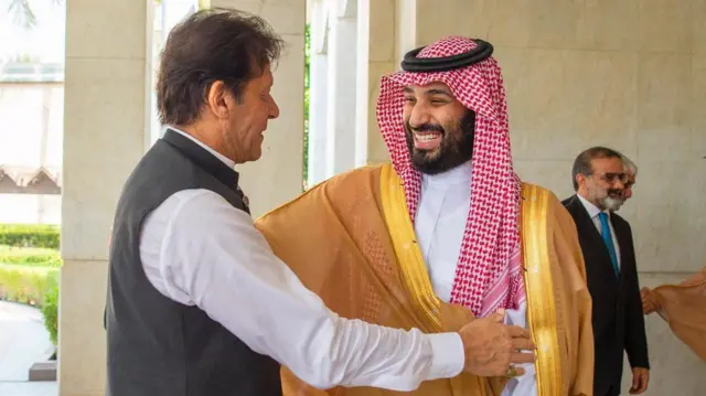 सऊदी अरब के क्राउन प्रिंस मोहम्मद बिन सलमान के साथ पाकिस्तानी प्रधानमंत्री इमरान ख़ान
