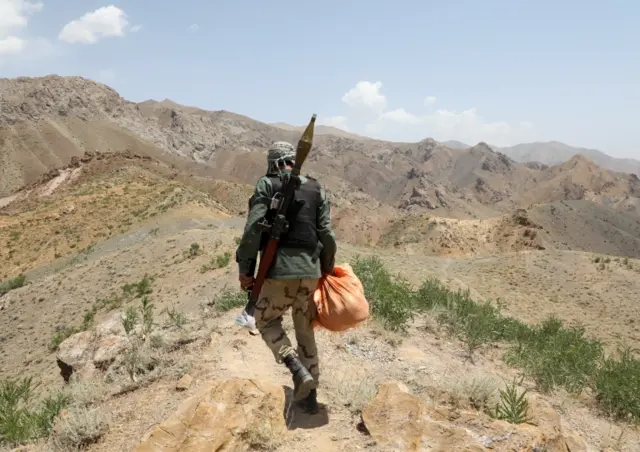 الحرب في أفغانستان: أنباء عن تحقيق طالبان مكاسب ميدانية إضافية بعد ليلة أخرى من القتال مع الحكومة
