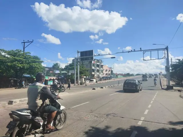 ဒီနေ့ မွန်းလွဲပိုင်းမှာတွေ့ရတဲ့အောင်ဇေယျကြိုးတံတားခြေရင်း(အင်းစိန်ဘက်ခြမ်း)