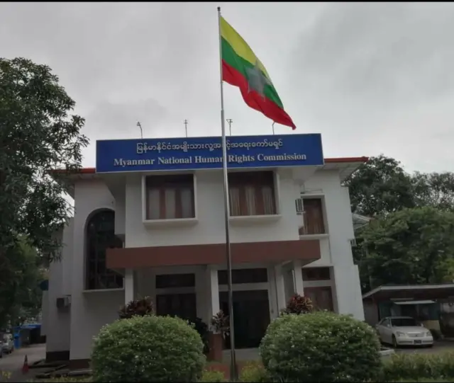 ဖမ်းဆီးခံပြည်သူ ၂၂၉၆ ဦးကိုပြန်လွှတ်ပေးလိုက်တာဟာ လူ့အခွင့်အရေးရှုထောင့်ကနေအရေးပါတဲ့ လုပ်ရပ်ဖြစ်တယ်လို့ထုတ်ပြန်