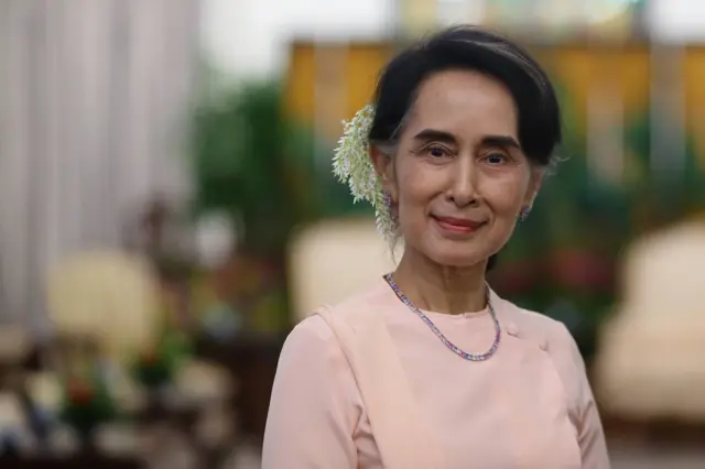 ဒေါ်အောင်ဆန်းစုကြည်