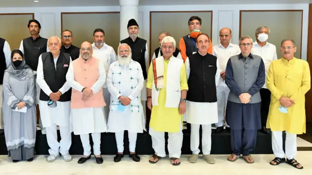 पीएम मोदी के साथ बैठक के बाद खींची गई तस्वीर