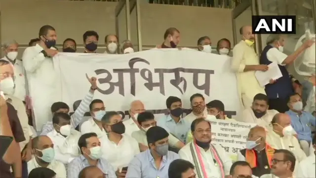 विधानसभा के बाहर बीजेपी विधायक