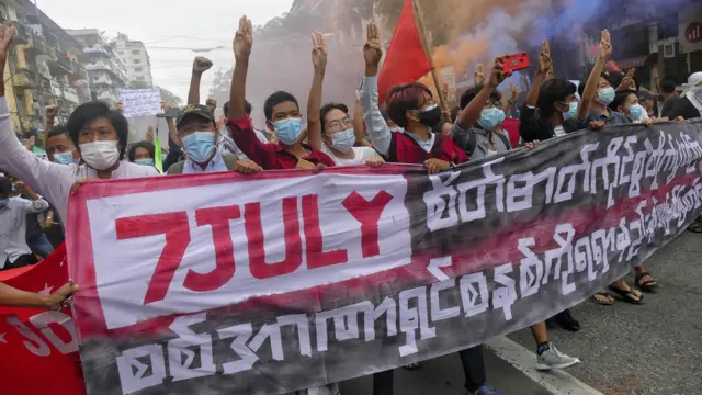 ဆဲဗင်းဂျူလိုင်အောက်မေ့ဖွယ် စစ်အာဏာရှင်ဖြုတ်ချရေး ရန်ကုန်ကဆန္ဒဖော်ထုတ်ပွဲ