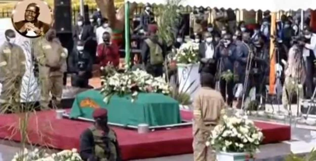 Rais Edgar Lungu aliwaongoza wanafamilia na wanasiasa katika ibada ya mwisho ya mazishi