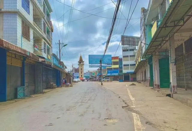 မူဆယ်မြို့တွင်ရပ်ကွက်အလိုက် လော့ခ်ဒေါင်းချလာ