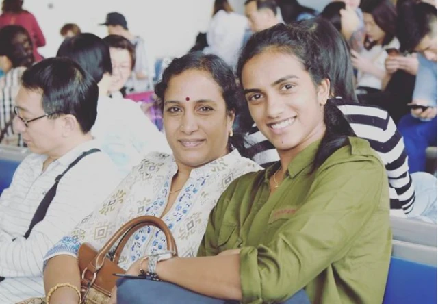 सिंधु मां के साथ