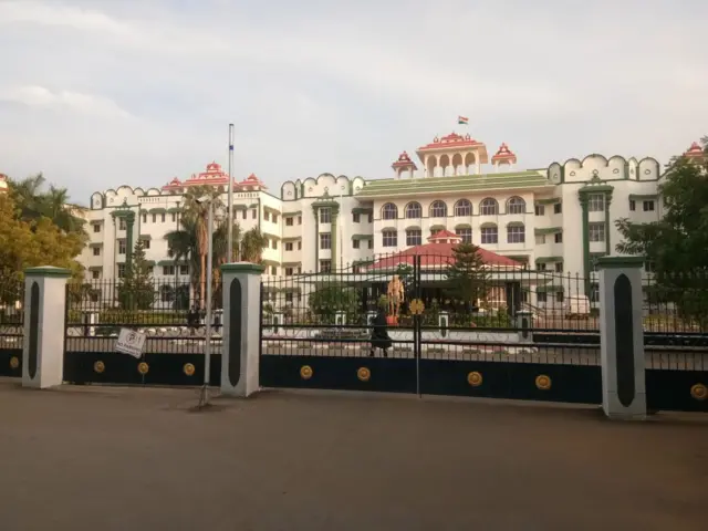 மதுரை உயர் நீதிமன்ற கிளை