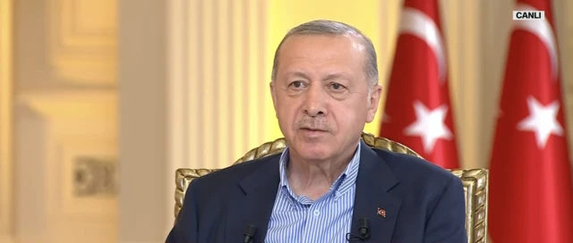 Cumhurbaşkanı Tayyip Erdoğan, CNN Türk ve Kanal D ortak yayınında gazetecilerin sorularını yanıtlıyor.