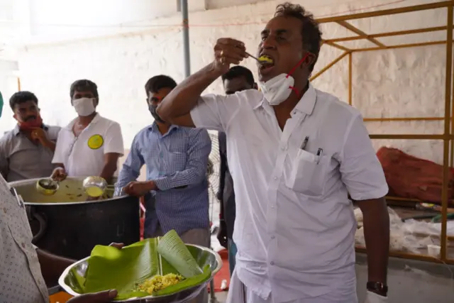 வேலுமணி