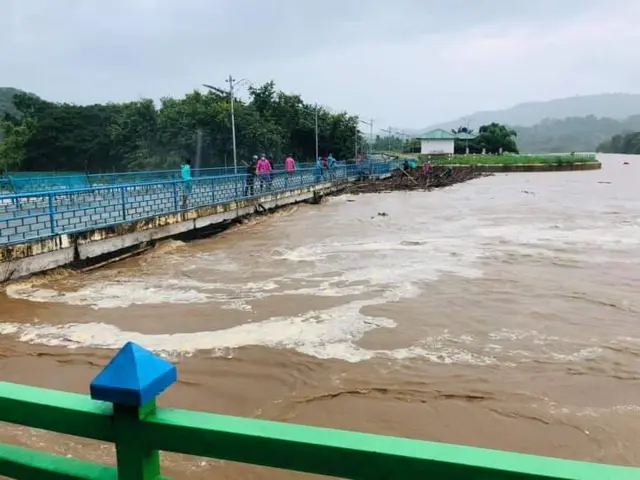 ဝိုင်းမော်မြို့နယ်ထဲက ဝါရှောင်ဆည်မှာ ရေတိုးနေ