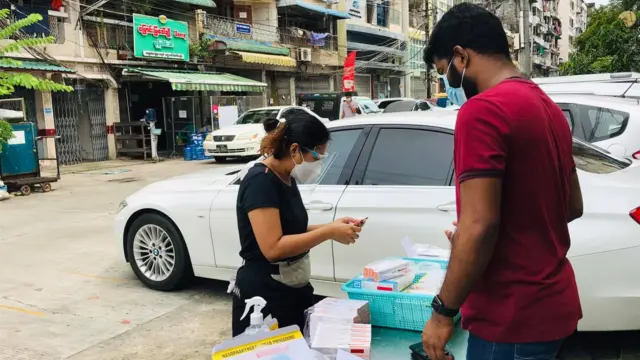 ရန်ကုန်မှာ ကိုဗစ်လူနာလိုတဲ့သွေးကျဲဆေးကို ဟိန္ဒူပရဟိတအဖွဲ့တွေရဲ့အစီအစဉ်နဲ့ ပြင်ပပေါက်ဈေးထက် သက်သာတဲ့နှုန်းနဲ့ ရောင်းချၽပေးမယ်