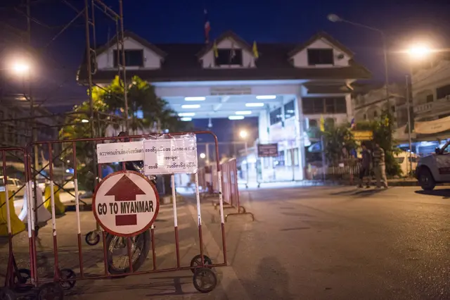 ကုန်ကားပိတ်ဆို့မှုကြောင့် ကုန်စျေးနှုန်းတက်လာနိုင်တယ်လို့ ကားသမားတွေ ပြောဆိုနေ