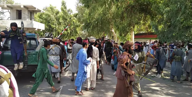 Taliban Celalabad'da