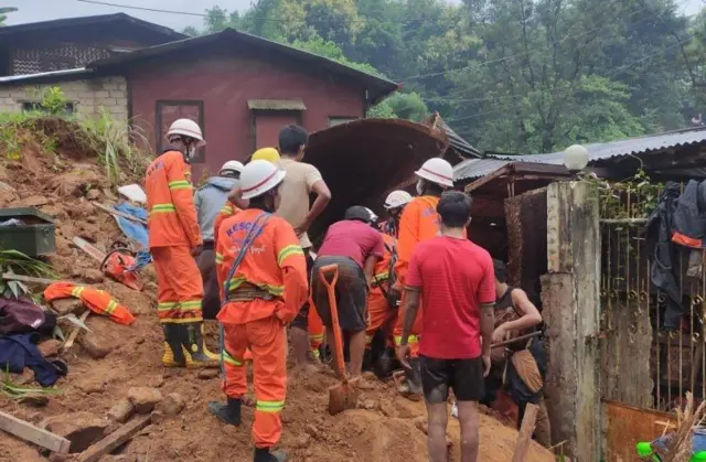 မိုးကုတ်မှာ မြေပြိုမှုတွေထပ်ဖြစ်မှာကို ဒေသခံတွေ စိုးရိမ်နေ