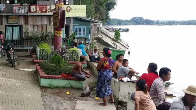 ပြီးခဲ့တဲ့ တစ်နှစ်က မြင်ရတဲ့မင်းကင်းမြို့ဆိပ်ကမ်း