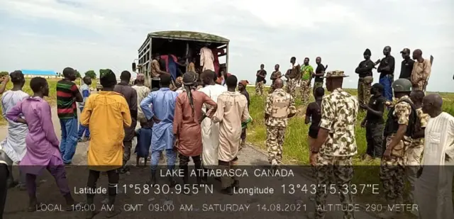 Rundunar sojin Najeriya ta ce ƴan Boko Haram 186 suka miƙa wuya da suka ƙunshi mata da yara