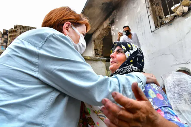 İYİ Parti Genel Başkanı Akşener, Manavgat'taki yangın bölgesini ziyaret etti: "Genel olarak ortak problem koordinasyon eksikliği"