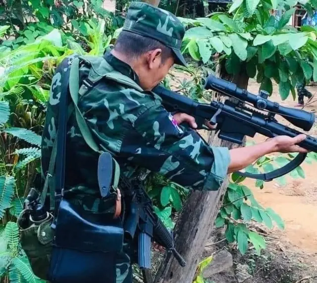 ပြီးခဲ့တဲ့ရက်ပိုင်းအတွင်း တိုက်ပွဲတွေမှာ စစ်ကောင်စီတပ်ဖွဲ့ဝင် ၂၀ ကျော် ကျဆုံးတယ်လို့ KNLA တပ်မဟာ ၅ ပြော