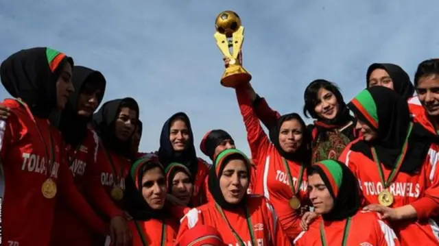2007 ਵਿੱਚ ਪਹਿਲੀ ਵਾਰ ਅਫ਼ਗਾਨਿਸਤਾਨ ਅੱਜ ਮਹਿਲਾ ਫੁਟਬਾਲ ਟੀਮ ਦਾ ਗਠਨ ਹੋਇਆ ਸੀ।