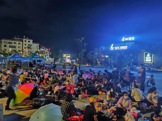 မြန်မာဘက်ကိုပြန်လာဖို့ တရုတ်ဘက်ခြမ်းမှာစောင့်ဆိုင်းနေရသူတွေထဲ ကိုယ်ဝန်သည်နဲ့ကလေးမိခင်တွေပါဝင်