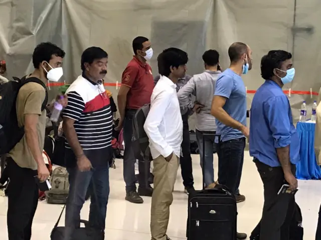 ਕਾਬੁਲ ਤੋਂ ਭਾਰਤੀ ਹਵਾਈ ਸੈਨਾ ਦੀ ਵਿਸ਼ੇਸ਼ ਉਡਾਣ ਰਾਹੀਂ ਅਫ਼ਗਾਨ ਅਤੇ ਭਾਰਤੀ ਨਾਗਰਿਕ ਭਾਰਤ ਪਹੁੰਚੇ ਹਨ।