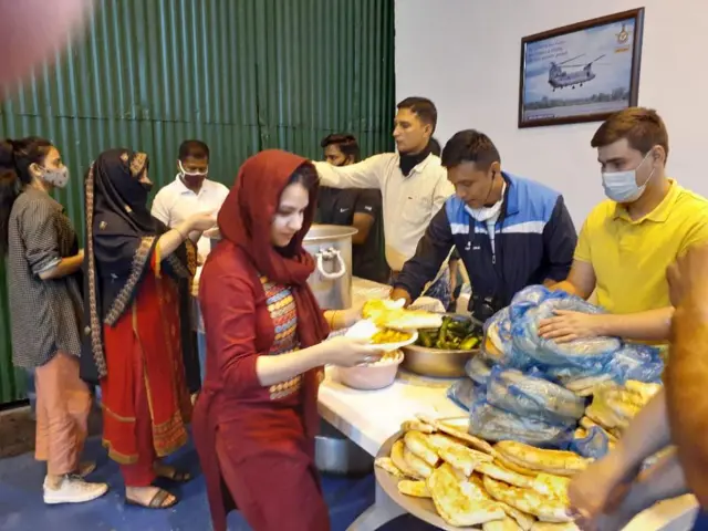 ਮੰਗਲਵਾਰ ਸਵੇਰੇ ਏਅਰ ਇੰਡੀਆ ਦੀ ਉਡਾਣ ਰਾਹੀਂ 25 ਭਾਰਤੀ ਨਾਗਰਿਕਾਂ ਸਮੇਤ 78 ਯਾਤਰੀ ਭਾਰਤ ।