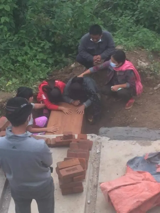 ထန်တလန်မြို့နေအိမ်တွင်း လက်နက်ထိမှန်သေဆုံးခဲ့တဲ့ ၁၀နှစ်အရွယ်ကလေးငယ်နာရေးပြုလုပ်