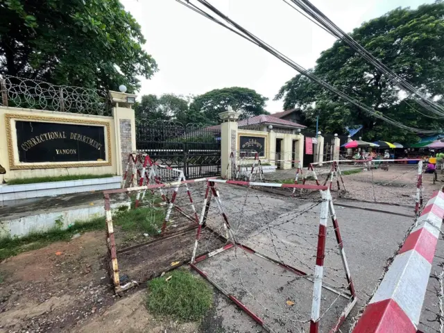 PDF တွေကို ရိက္ခာထောက်ပံ့လို့ ရန်ကုန်လူမှုရေးဝန်ကြီးရဲ့ဇနီးကို ဖမ်းတာလို့ စစ်ကောင်စီပြော