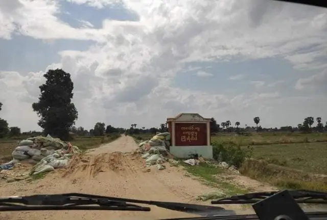 တန့်ဆည်မြို့နယ်က ကပေါင်းကျရွာမှာ နေအိမ်အချို့မီးရှို့ခံရပြီး ရွာလုံးကျွတ်တိမ်းရှောင်နေရ