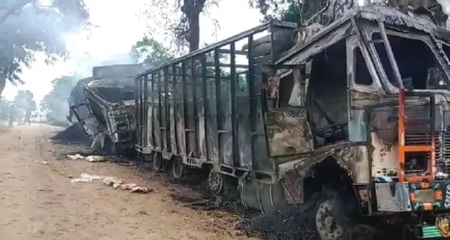 जले हुए ट्रक