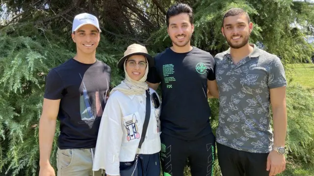 Cabdiraxmaan, Aayah, Axmed iyo Osama-Waa afarta mataanaha ah ee ka qalinjebisay jaamacadda Oxford Brookes University