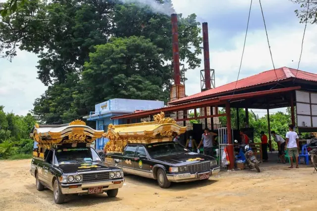 စစ်ကိုင်းမှာ ကိုဗစ်လက္ခဏာနဲ့ သေဆုံးသူ နေ့စဥ် ၁၀ ဦးကျော်ရှိလို့ လူမှုကူညီရေးအသင်းတွေပြော
