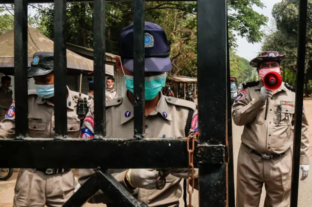 ထောင်ဒဏ်ချမှတ်ခံထားရသူအချို့ နယ်ထောင်တွေပြောင်းရွှေ့ခံရ