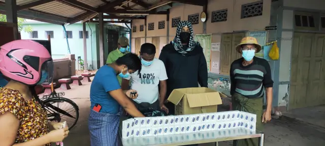 Oximeter တစ်လုံးကို ကျပ်ငွေ ခြောက်ထောင်နဲ့ ရောင်းချပေး