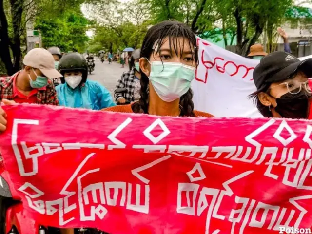 မန္တလေးက အာဏာရှင်ဆန့်ကျင်ရေးလူထုလှုပ်ရှားမှုကို စစ်ကောင်စီက ဘယ်လိုထိန်းဖို့ပြင်နေလဲ။ ပြီးခဲ့တဲ့ရက်ပိုင်းအတွင်း လူသေဆုံးတဲ့အထိ ပစ်ခတ်ဖြိုခွင်းခံခဲ့ရတဲ့ မြတောင်သပိတ်ဟာ ဒီနေ့ သြဂုတ်လ ၆ ရက်မှာလည်း လမ်းပေါ်တက် သပိတ်ထွက်နေဆဲဖြစ်ပါတယ်။