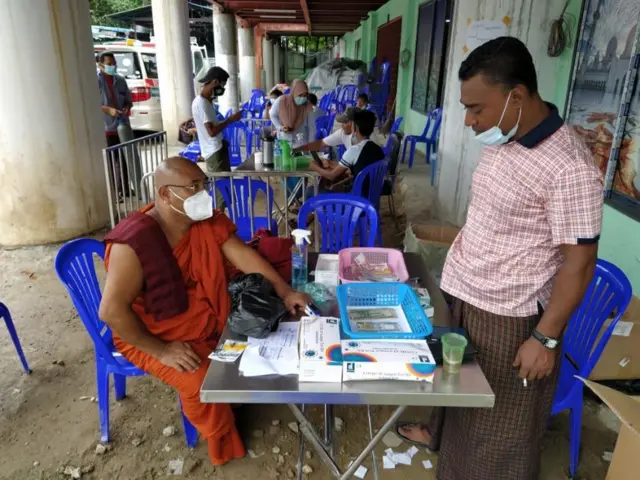 အောက်စီဂျင်အိုးတွေကိုလည်း လက်ရှိပြင်ပေါက်ဈေးထက် ထက်ဝက်သာသာတဲ့နှုန်းနဲ့ ရောင်းချပေးဖို့ရှိနေပါတယ်။