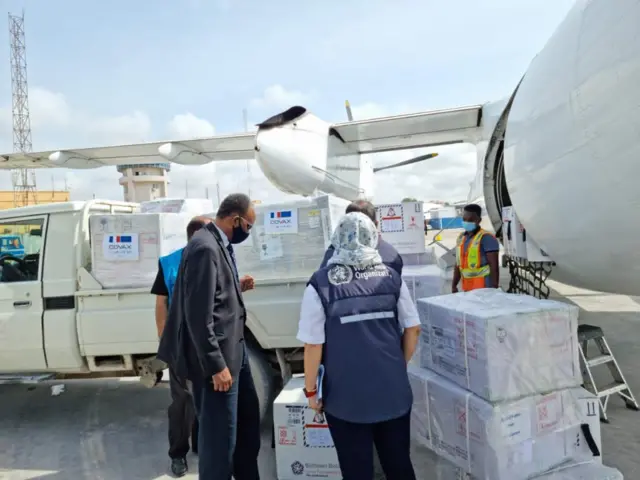 Tallaalka oo laga dejiyay Muqdisho