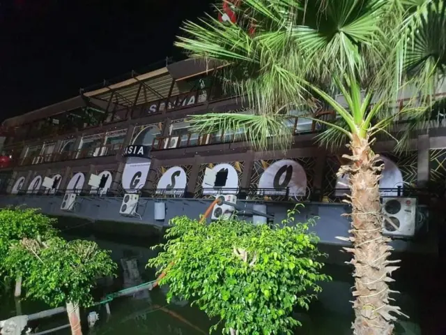 المركب العائم