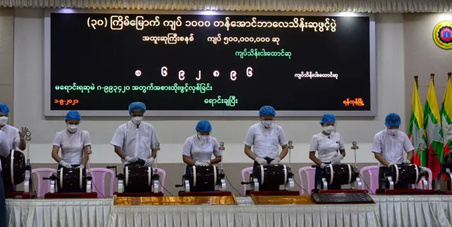 အောင်ဘာလေထီကို အွန်လိုင်းကနေရောင်းချဖို့ ပြင်လာ