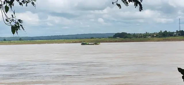 စစ်ကောင်စီတပ်တွေလိုက်ပါလာတဲ ရှော်တယ်အမြန်ယာဥ်