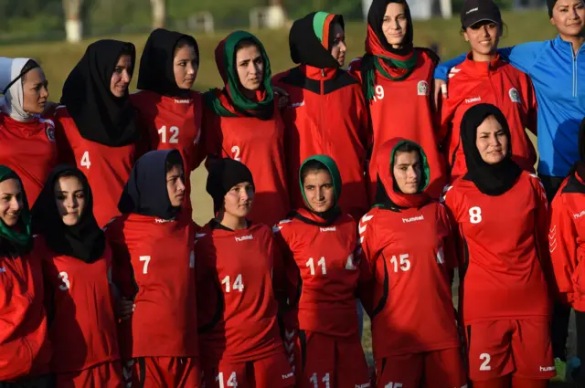 الفريق النسائي لكرة القدم