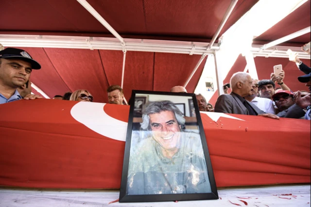 tarık akan
