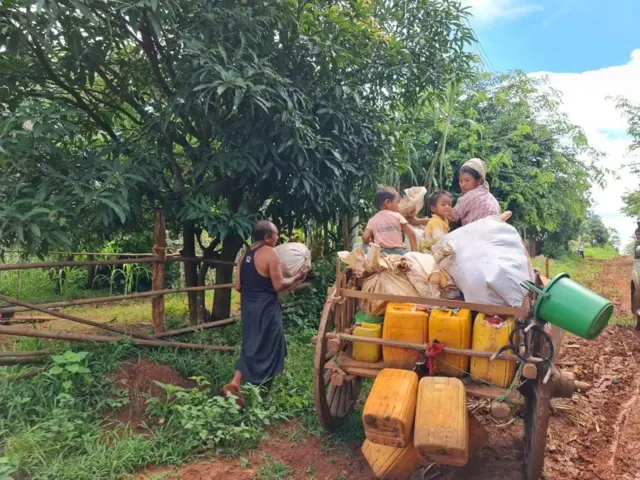 လွိုင်ကော်မြို့ရဲ့ အရှေ့မြောက်ဘက်အရပ် လွိုင်လင်လေး အနီး သြဂုတ်လ ၂၈ ရက်နေ့က စစ်ဘေးရှောင်သူတွေ