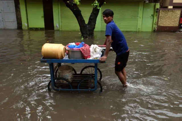कोलकाता में बारिश